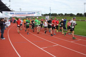 Pic 1 35 intrepid runners hit the track